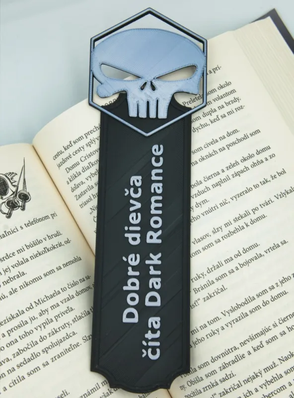 Záložka „Dobré dievča číta Dark Romance“ – s lebkou
