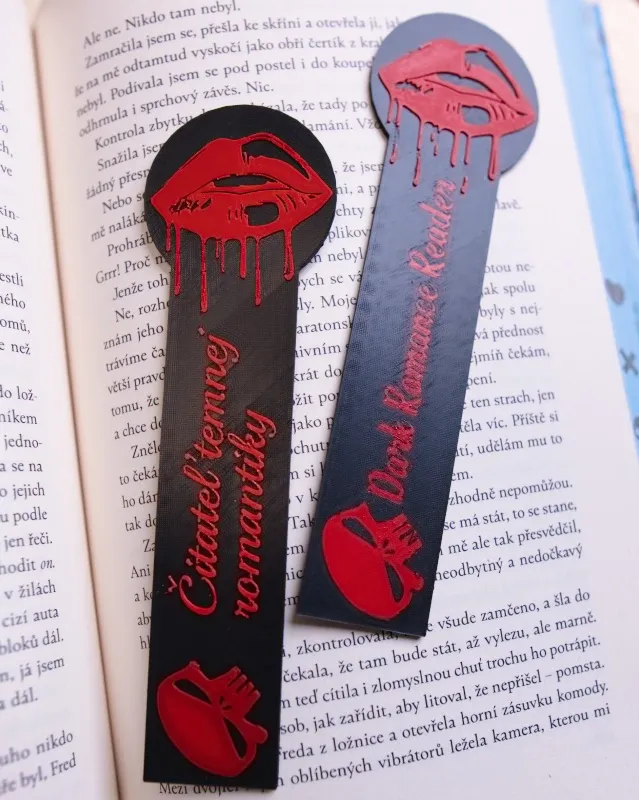 Záložka „Dark Romance Reader“ – červené pery