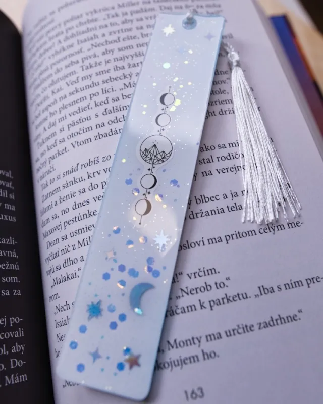 Záložka s fázami mesiaca – biela s hviezdičkami