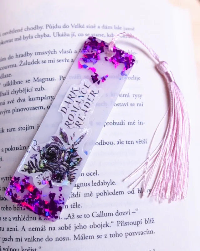 Záložka „Dark Romance Reader“ – s ružami