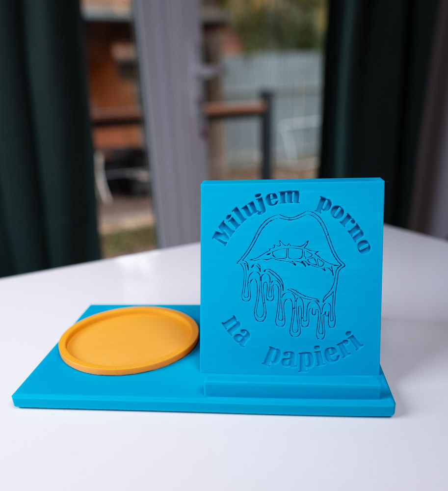 stojan na citacku knih milujem porno na papieri