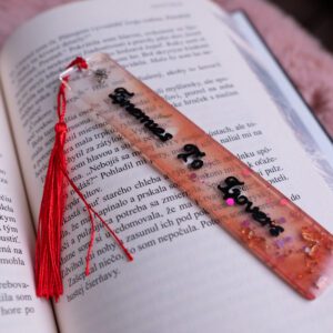 zalozka, kniha, cervena, epoxid, enemies to lovers