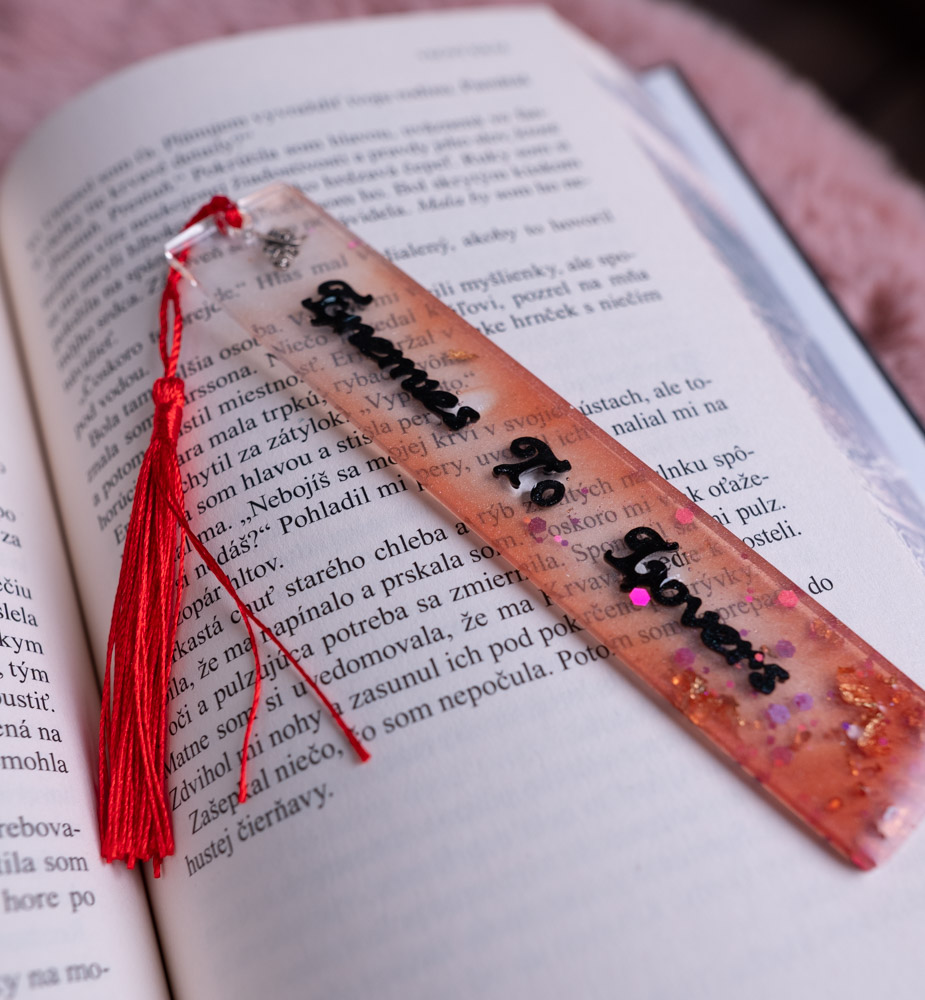 zalozka, kniha, cervena, epoxid, enemies to lovers