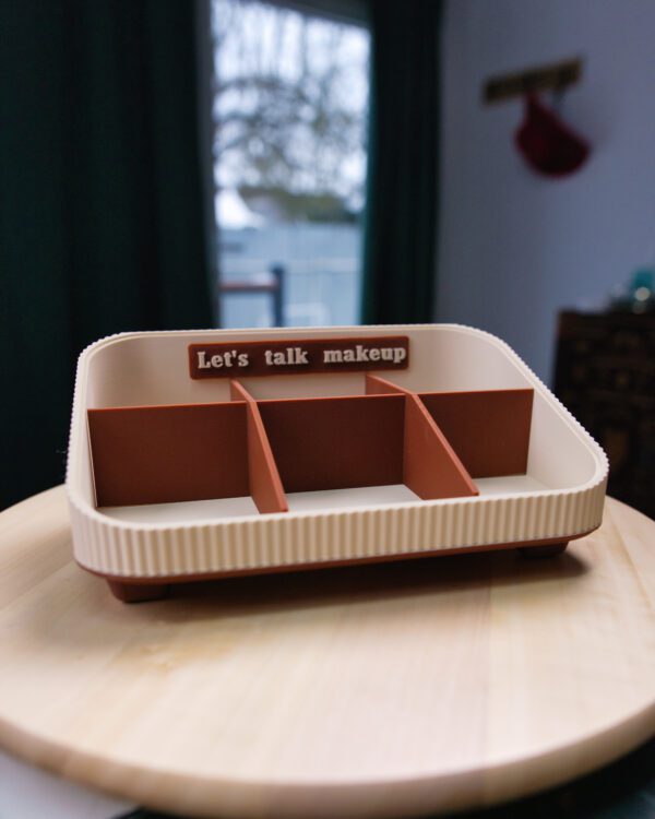 Elegantný organizér na kozmetiku