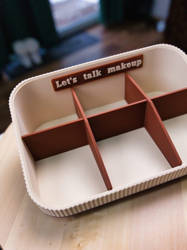 Elegantný organizér na kozmetiku