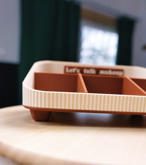 Elegantný organizér na kozmetiku