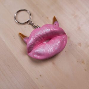 klucenka pusinka pusa pery zuby rohy ruzova valentin epoxid zivica dekoracia