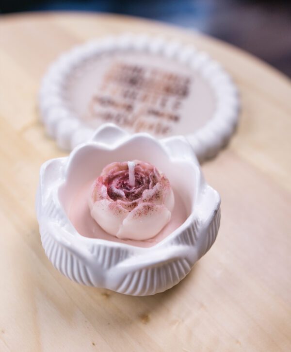 Sada – tanierik a svietnik so sviečkou