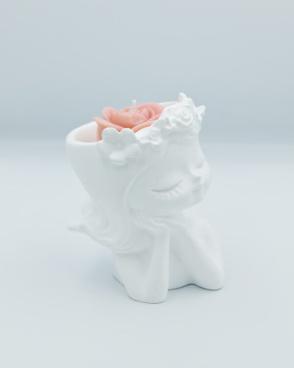 Dievčatko so sviečkou