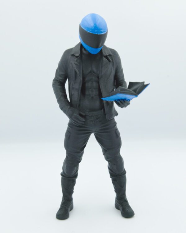 Postavička bikera s knihou - modrá