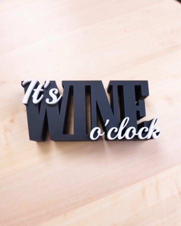 Nie je dôležité, koľko je hodín… vždy je čas na víno. 😄🍷 its wine o clock dekoracia bytova