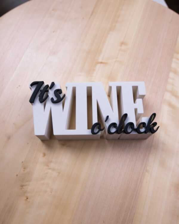 it’s wine o’clock Nie je dôležité, koľko je hodín… vždy je čas na víno. 😄🍷 its wine o clock dekoracia bytova
