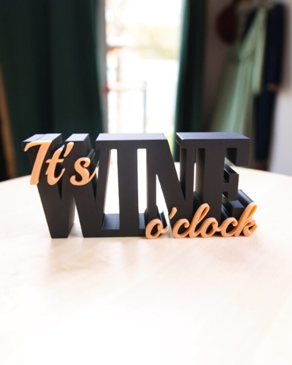 it’s wine o’clock Nie je dôležité, koľko je hodín… vždy je čas na víno. 😄🍷 its wine o clock dekoracia bytova