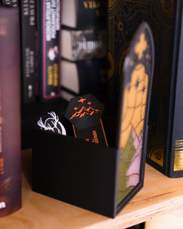 svetelny booknook velaris tron zo skla acotar drak